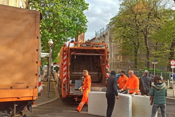 Sperrmuell-BSR-Muellauto-2-scaled